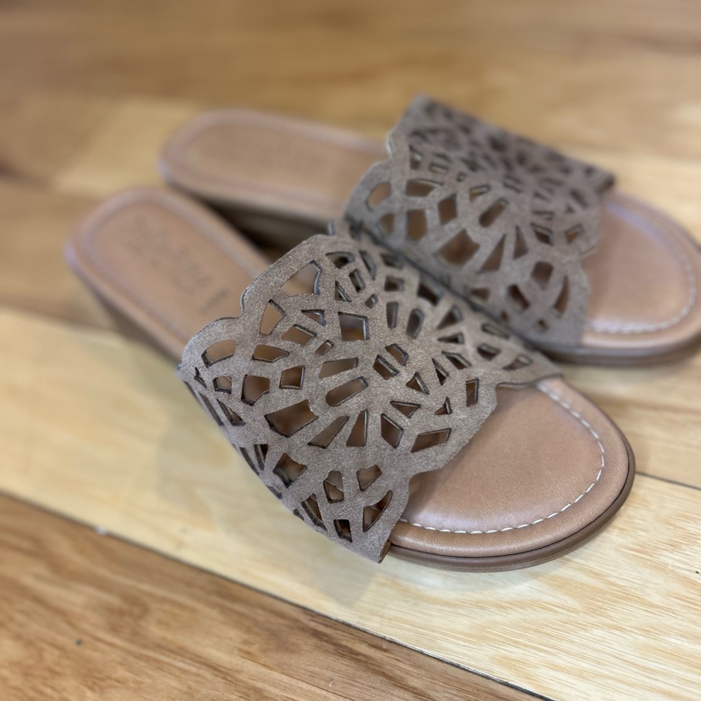 NWOT Bella Vita Women's Cas-Italy Tan Wedge Slide Sandals - Picture 4 of 12